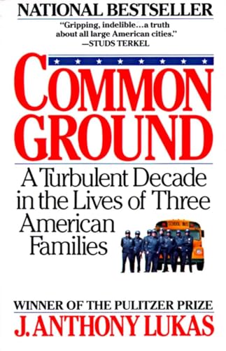 Common Ground: A Turbulent Decade in the Lives of Three American Families (Pulitzer Prize Winner) von Vintage